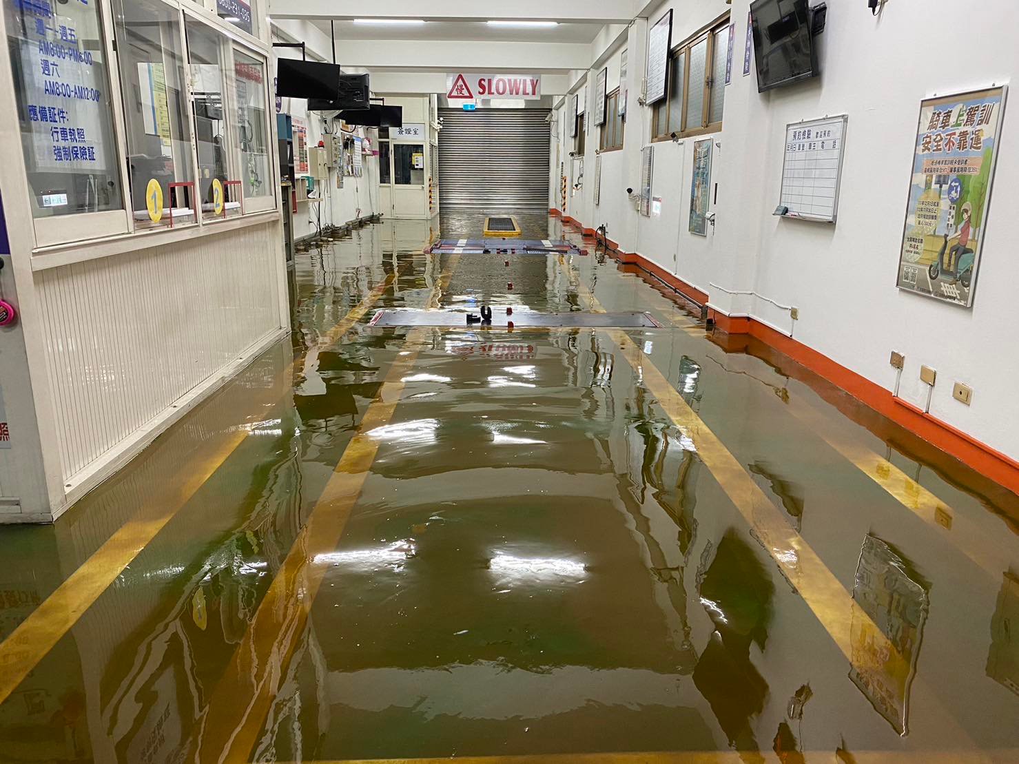 台中驗車廠 耐重止滑型EPOXY地坪 