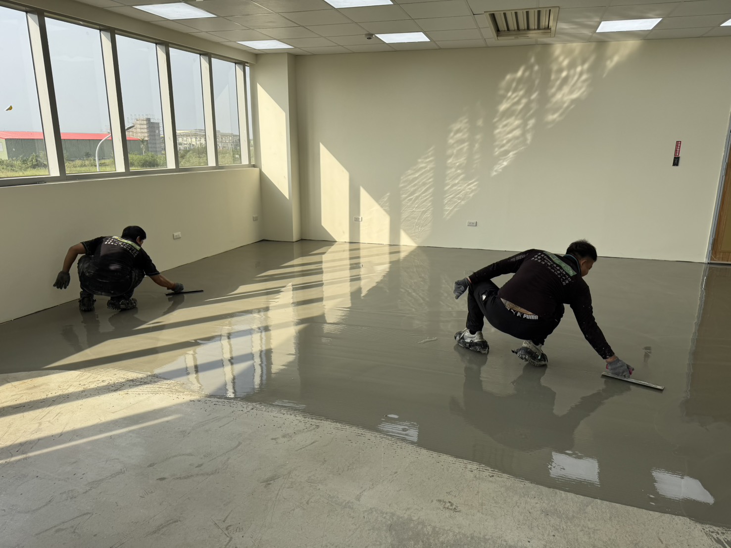 台南麻豆廠房辦公區 自平水泥地坪